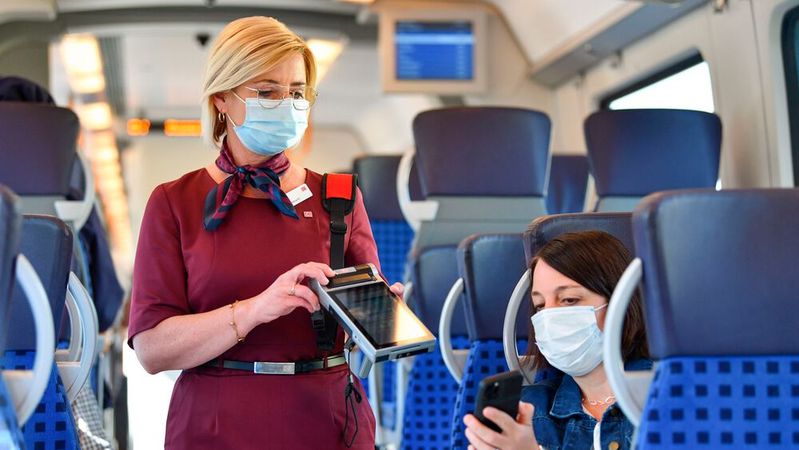 Schwarzfahren gehört zu den Delikten, die am häufigsten Anlass für eine Ersatzfreiheitsstrafe sind.(Bild:  Deutsche Bahn AG/Oliver Lang)