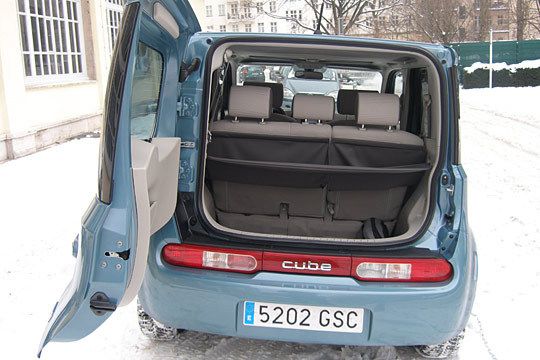 Eine große Heckklappe erleichtert das Be- und Entladen. (Archiv: Vogel Business Media)