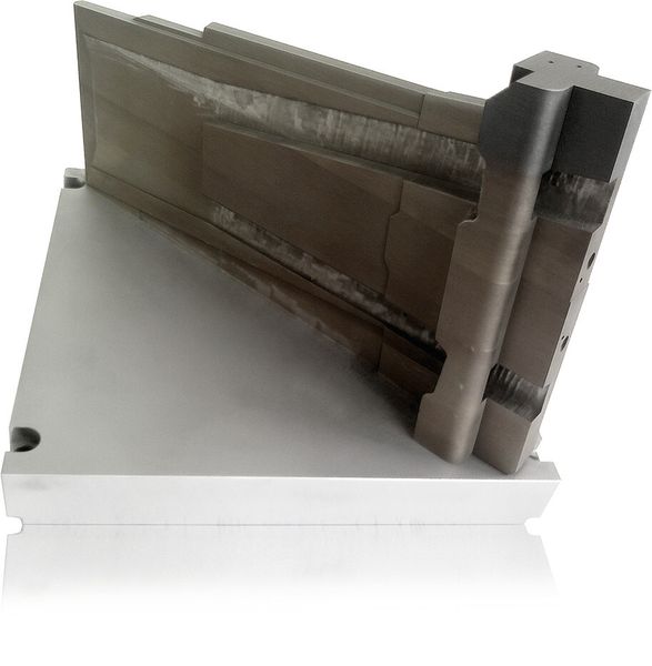 Mit dem EOS-System konnten die Kühlkanäle optimal in den Werkzeugeinsatz platziert werden; übliche Verfahren versagten. (Bild: Innomia)