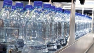 1 Regulatorische Änderungen zwingen Hersteller in der Lebensmittel- und Getränkeindustrie, Investitionen in neue Technologien und Betriebsorganisation zu überdenken. (Bild: © Alterfalter - Fotolia.com)