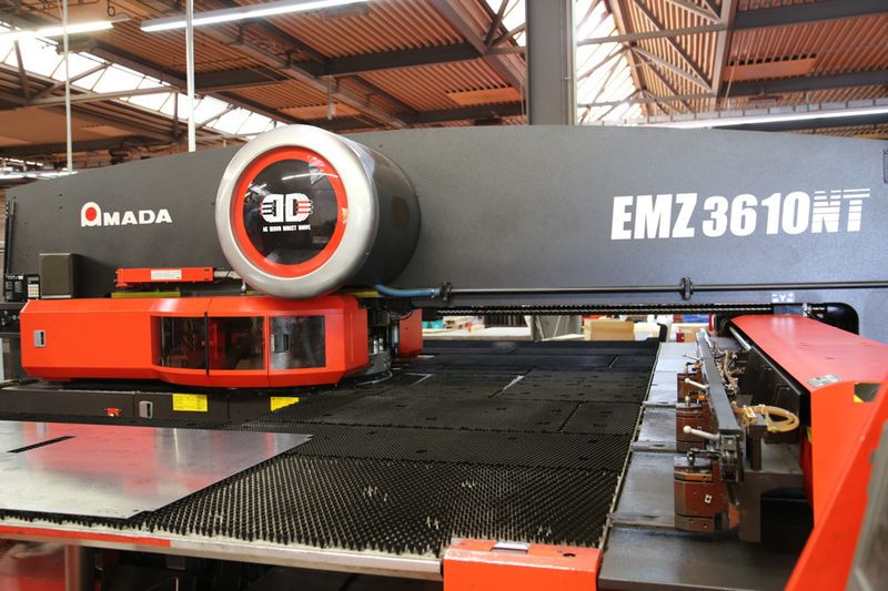 Visite de l'entreprise de tôlerie Artol Fuchs à Granges-Paccot près de Fribourg. Elle est principalement équipée de machines du fabricant Amada. (Image: MSM)