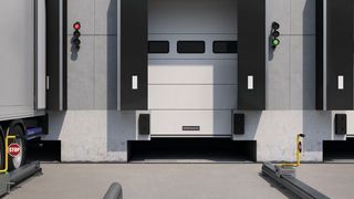 Das Radblockiersystem MWB von Hörmann verhindert ein Wegrollen des LKW und sorgt dafür, dass dieser während der Be- und Entladung an der Verladestation angedockt bleibt.   (Hörmann)