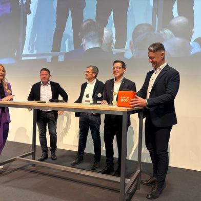 Gute Stimmung bei der Spitze des BVdP: Bei der Netzwerkstatt moderierte Petra Bindl den Eventtag und interviewte zu Beginn Vortstandsmitglied Andreas Lau, Michael Pinto BVdP-Präsident Reinhard Beyer, Geschäftsführer Michael Pinto und das neue Mitglied in der Verbandspitze, Benjamin Schmitz.  (Bild: Otto - VCG)