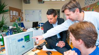 iNDTact ist längst kein Startup mehr: Fünf Jahre nach der Gründung haben die Würzburger mit ihren Sensoren in der Industrie Fuß gefasst. (Bild: iNDTact)