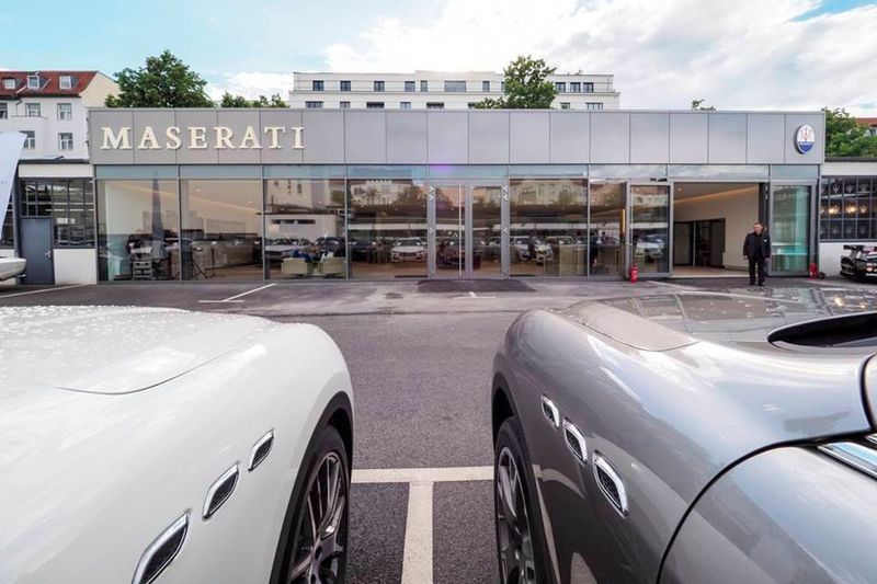 Standesgemäßer Auftritt für den Importeur in der Bundeshauptstadt. (Nils Rüstmann)