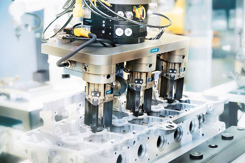 Die Automobilindustrie schätzt vor allem die hohe Zuverlässigkeit der Schunk-Greifsysteme. (Bild: Schunk)