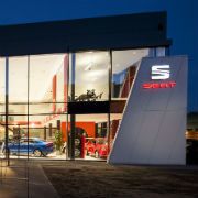 Eine imposante Erscheinung: die neue Seat-Niederlassung in Berlin.(Foto:  Seat Deutschland)