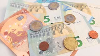 Elektroautos sind seltener in Unfälle verwickelt als Verbrenner. Sind sie es aber doch, müssen ihre Fahrer meist tiefer in die Tasche greifen. (Bild: sp-x)