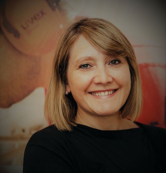 Melanie Lane ist seit dem 1. April neue CEO bei Newmotion. Sie tritt die Nachfolge von Sytse Zuidema an, der die Position in den vergangenen fünf Jahren innehatte.
Lane übernimmt ihre neue Rolle nach über 20 Jahren bei Shell, wo sie in verschiedenen Positionen in den Bereichen Marketing, Sales und Business Development tätig war.  (Newmotion)