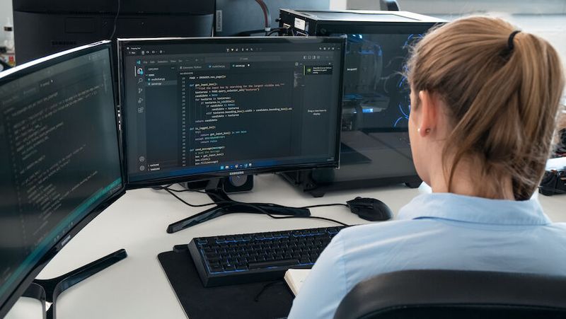 Weltwirtschaftsforum-Report: KI- und Datenkompetenzen werden zum Jobmotor. Nachfrage nach Data Scientists, ML-Engineers und DevOps steigt rasant.(Bild:  Elizaveta Pyka)