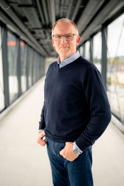 Markus Seydaack, Vertriebsleiter Gewinde- und Bohrtechnik bei EMUGE-FRANKEN, betont, dass ein wirksames CRM durch spürbaren Nutzen für den Verkäufer erfolgreich wird, indem es mit KI-Unterstützung Risiken und Chancen aufdeckt. (Bild: EMUGE-FRANKEN)