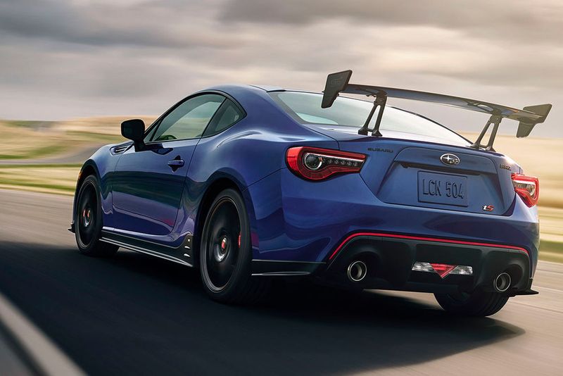 Unter anderem sollen Änderungen an der Karosse und ein Carbon-Heckflügel die Aerodynamik verbessern. (Subaru)