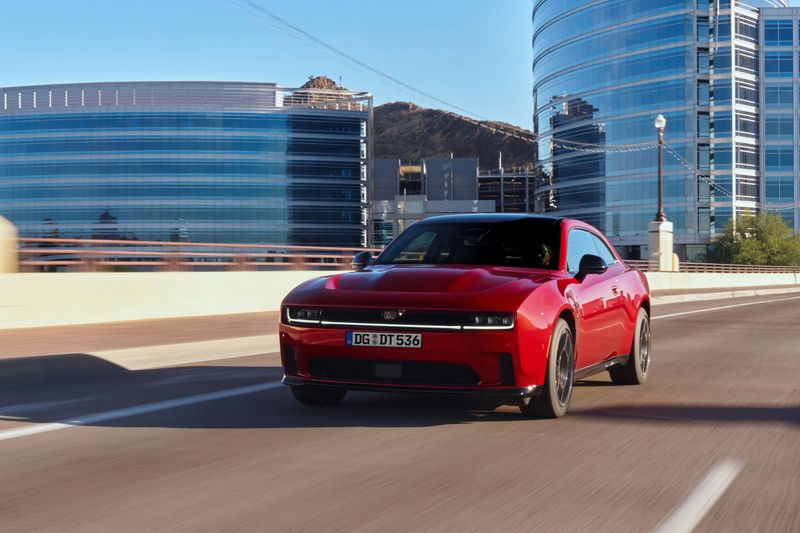 The muscle car from Dodge is back on offer in Germany. The Charger is available with a combustion engine and as the electric Daytona variant.(Image: Stellantis/Dodge)