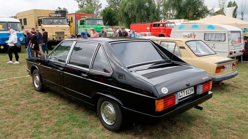 Tatra 613, laut heutigem Besitzer an die kubanische Botschaft in Ostberlin erstausgeliefert. (Bild: Diehl)