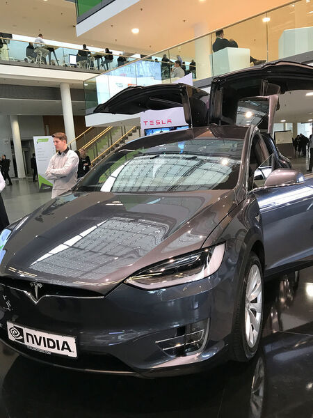 Die Hardware für autonomes Fahren steckt in allen Fahrzeugen des Herstellers Tesla.  (Ulrike Ostler/ Vogel IT-Medien GmbH)