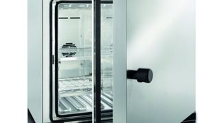 Abb. 1: Die Konstantklima-Kammer HPP 108 senkt den Energieverbrauch.  (Bild: Memmert)