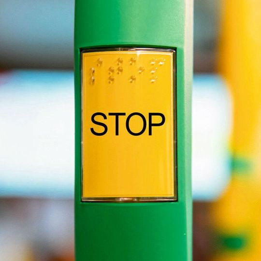 Die BAM entwickelt im EU-Projekt STOP zusammen mit ihren Partnern Nanobeschichtungen, die vor hochinfektiösen Krankheitserregern schützen sollen. Die BAM entwickelt im EU-Projekt STOP zusammen mit ihren Partnern Nanobeschichtungen, die vor hochinfektiösen Krankheitserregern schützen sollen.