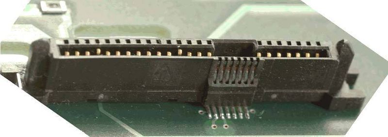 Dies ist ein typischer Backplane-Anschluss. Man erkennt, wie ein SATA- oder SAS-Laufwerk an den Systemanschluss passt (SFF8482). (Archiv: Vogel Business Media)