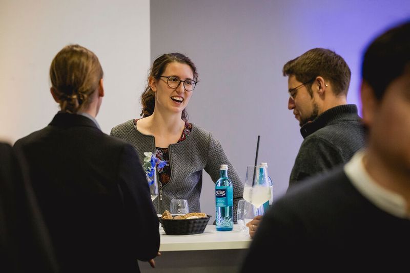 Beim kulinarischen Ausklang verschmelzen Pumpen-Knowhow und Wasserstoff-Expertise. (Bild: Stefan Bausewein)