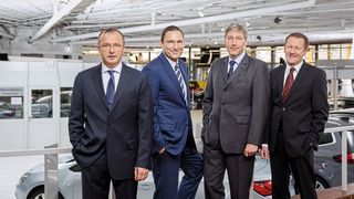 Freuen sich über einen guten Konzernabschluss (von links): Die AVAG-Chefs Ulf Pfeiffer, Roman Still, Albert C. Still und Markus Kruis – zum Vergrößern bitte klicken. (Bild: Nadine Rupp)