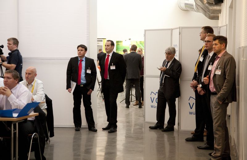 Das praxisnahe Programm lockte auch die Aussteller in den Podiumsbereich. (D. Vogt, Vogel Business Media)