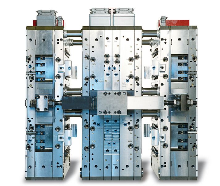 Die Braunform GmbH ist unter anderem spezialisiert auf die Herstellung von recht kompliziert aufgebauten Multikavitäten- und Etagenwerkzeugen. (Bild: Amada)