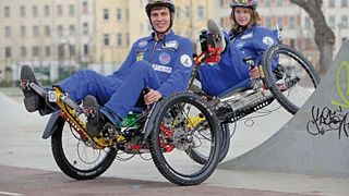 WM-Sieger beim NASA-Wettbewerb „Moonbuggy Race“: das International Space Education Institute, Leipzig, mit seinem Tandem-Mountain-Liegefahrrad. Wartungsfreie Kunststoff-Gleitlager von igus lagern die Achsen des Differentialgetriebes. (Archiv: Vogel Business Media)