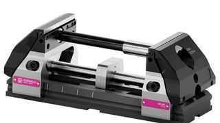 Das ist der neue Maschinenschraubstock Hilma.UC 125 von Stark Spannsysteme, einem Unternehmen der Roemheld-Gruppe. Nicht nur seine Flexibilität gilt als etwas Besonderes sondern auch, dass er die größte am Markt erhältliche Spannweite bietet. Hier mehr dazu ... (Bild: Roemheld-Gruppe)