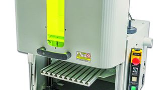 Mit der AIO-Box hat Östling ein kompaktes Einsteiger-Gerät für die Lasermarkierung entwickelt.  (Östling Marking Systems GmbH)