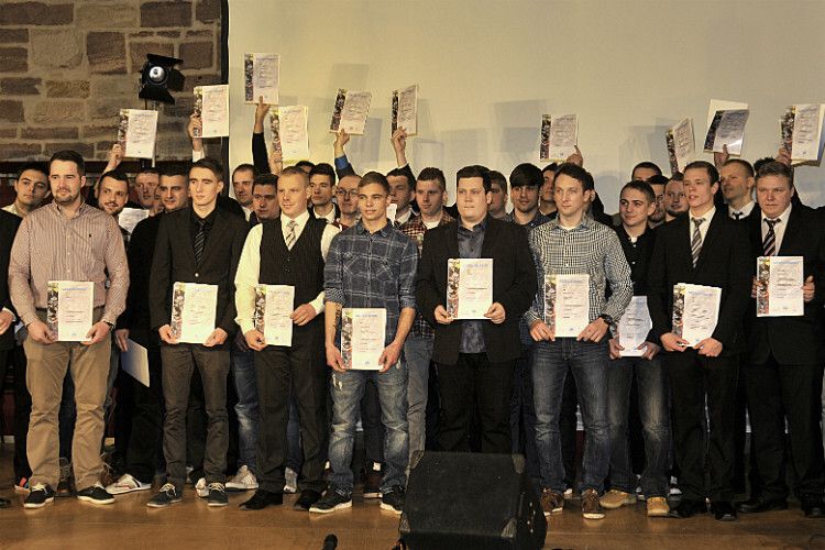 Starker Nachwuchs: Bei der Kfz-Innung Süd-Thüringen haben 42 junge Männer die Ausbildung hinter sich. (Foto: Zietz)