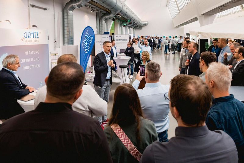 Zahlreiche Partner präsentierten ihre Lösungen für mehr Effizienz in der Produktentwicklung. Es herrschte reger Betrieb an den Ständen. (Bild: Stefan Bausewein/VCG)