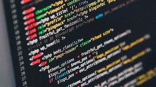 Softwareentwickler müssen die Softwaresicherheit schon während der Programmierung berücksichtigen. (gemeinfrei)