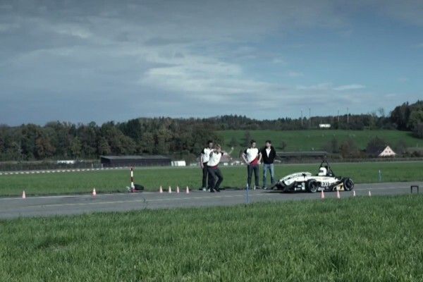 Der zweite Lauf: Um den Einfluss möglicher Hangneigung zu eliminieren, wird die offizielle Zeit als Mittelwert aus zwei aufeinanderfolgenden Läufen in entgegengesetzter Richtung errechnet. (Bild: AMZ Racing)