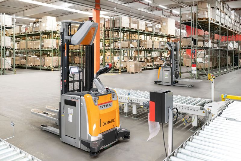 Bei der Intralogistik setzt König + Neurath auf Automatisierung. (Bild: Knud Dobberke)