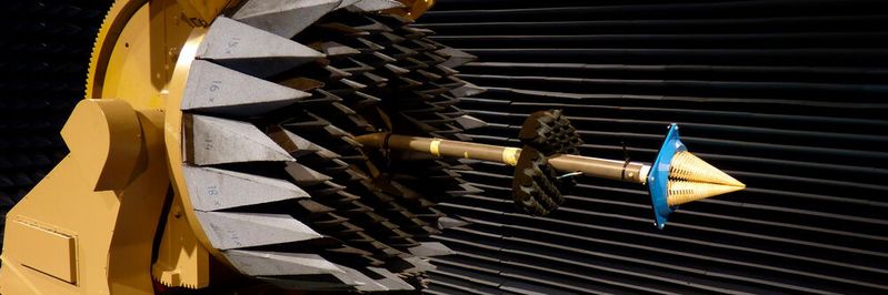 3D-gedruckte Komponenten eröffnen neue Möglichkeiten in der Radioastronomie. Zum ersten Mal konnte so eine bereits 1959 konstruierte Antenne für den Frequenzbereich bis 14 GHz gefertigt werden.(Bild:  K. A. Abdalmalak et al., „Ultrawideband Conical Log-Spiral Circularly Polarized Feed for Radio Astronomy“, in IEEE Transactions on Antennas and Propagation, Band 68, Nr. 3, S. 1995–2007, März 2020, doi: 10.1109/TAP.2019.2949700.)