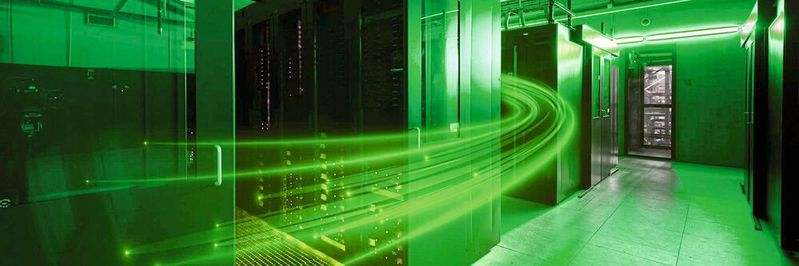 Daten verarbeiten: Entweder direkt an der Edge oder in der Cloud und damit in einem Rechenzentrum. Edge Computing und die Cloud ergänzen sich insbesondere durch die hohe Rechenleistung und hohen Speicherplatzkapazitäten (Cloud Computing). Daten verarbeiten: Entweder direkt an der Edge oder in der Cloud und damit in einem Rechenzentrum. Edge Computing und die Cloud ergänzen sich insbesondere durch die hohe Rechenleistung und hohen Speicherplatzkapazitäten (Cloud Computing).