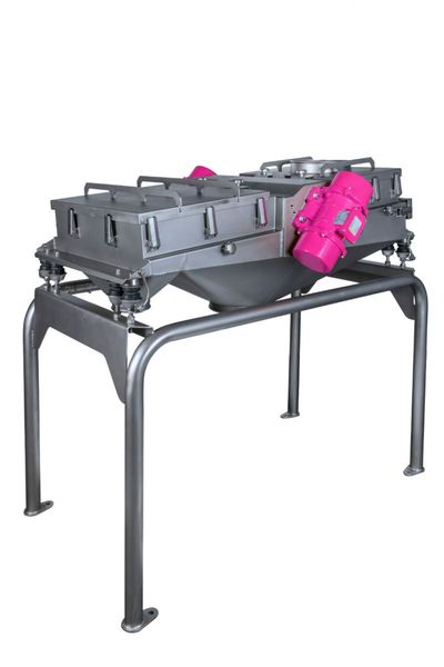 Nicht nur Kunden mit höchst hygienesensiblen Produktionsumgebungen profitieren von den Weiterentwicklungen der Siebmaschine, sondern auch Anwender aus dem Chemie- und Kunststoffbereich. (Bild: Engelsmann)