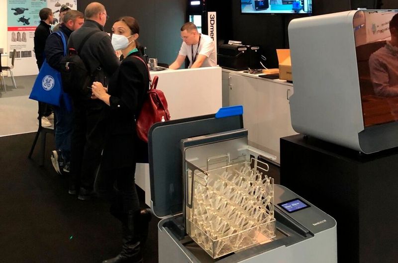 Ultimaker war mit seinen Partnern 3D Dimensionals und Igo 3D auf der Formnext zu sehen. Unter anderem wurde die Software Cura vorgestellt, die eine einheitliche, komplette Lösung für den FFF-Druck bieten und mit vielen Druckern kompatibel sein soll.  (Bild: J.Hoher / VCG)