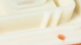 Kolorierte Spritzgussteile aus Flüssigsilikon (LSR) (Bild: Trelleborg)