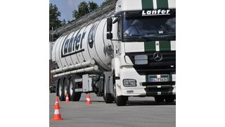 In der nach AZWV (Anerkennungs- und Zulassungsverordnung) zertifizierten Lanfer-Akademie lernen die Berufskraftfahrer ausschließlich von praxiserfahrenen Profis. Bild: Lanfer Logistik (Archiv: Vogel Business Media)
