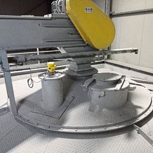 Mehrere Sensoren der Vegapuls-Reihe erfassen die Füllstände der Silos, die mit unterschiedlichsten Produkten gefüllt sind.(Bild:  Vega)