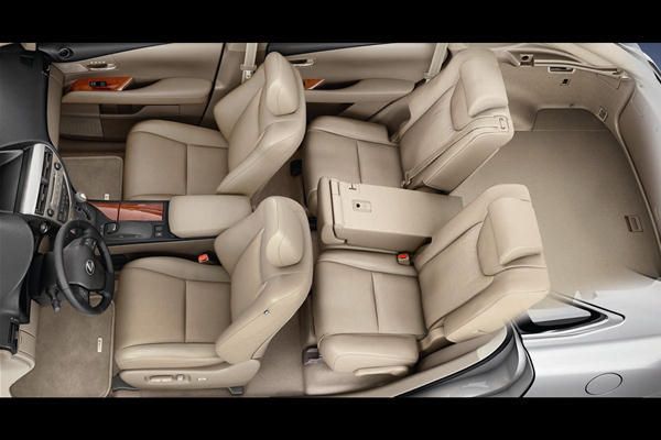 Mit einem Handgriffen lassen sich die Rücksitze vorklappen und versenken. Dadurch lässt sich das Kofferraumvolumen von 446 bis 1.570 Liter vergrößern. (Archiv: Vogel Business Media)