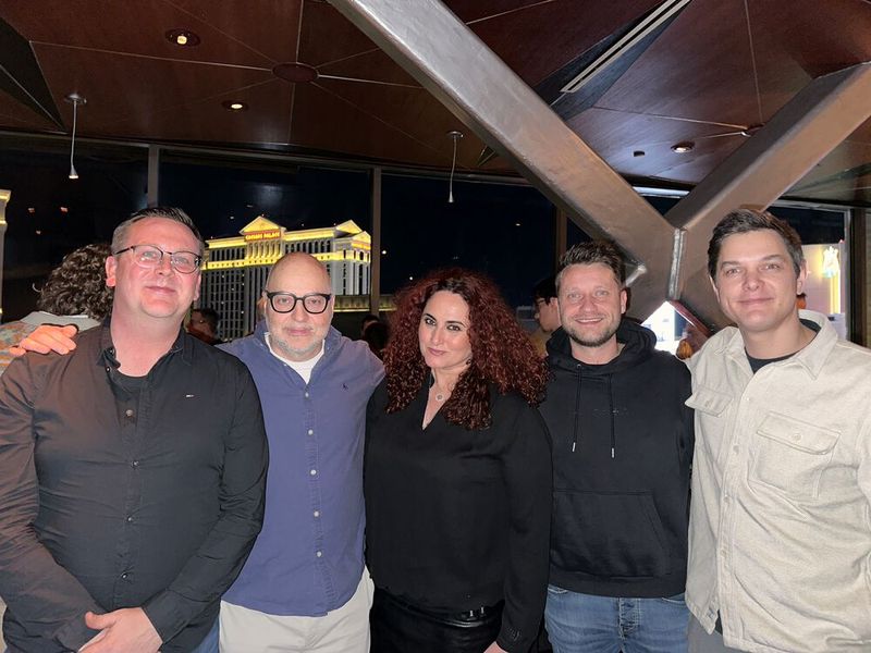 Besa (IT-BUSINESS) mit (v. l.) Marc Stamer (Soular), Peter Wohlfahrt (dexxIT), Thomas Zimmermann (Soular) und Benjamin Böhm (dexxIT). (Bild: Vogel IT-Medien)