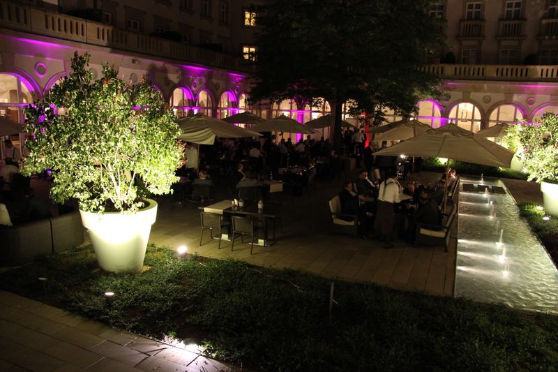 Mit den traditionellen „Bargesprächen“ endete der erste Tag des Summit. (Vogel IT-Medien GmbH)