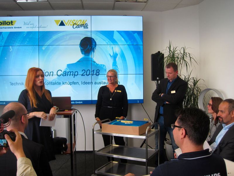 Moderatorin Viola Möbius (l.) führte charmant durch den Tag. (Bild: Vogel IT-Medien GmbH)