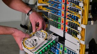 Im letzten Jahr war die deutsche Elektro- und Digitalisierungsbranche eher auf Widerstände gestoßen, was die Konjuktur anbelangt. Der Branchenverband ZVEI, der derzeit auf der Hannover Messe ist, glaubt, dass sich die Zeiten verbessern – wenn auch zögerlich. (Bild: J. Huber)