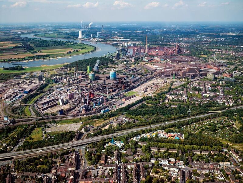 Im Jahr 1871 wurde in dem von August Thyssen errichteten Werk in Duisburg der erste Stahl erschmolzen. Heute ist thyssenkrupp mit knapp 12 Millionen Tonnen Rohstahl der größte Stahlhersteller Deutschlands. (Thyssenkrupp)