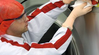 Das zunehmende Outsourcing von Dienstleistungen führt bei der Reinigung zu neuen Herausforderungen. (Bilder: Profi-con) (Archiv: Vogel Business Media)