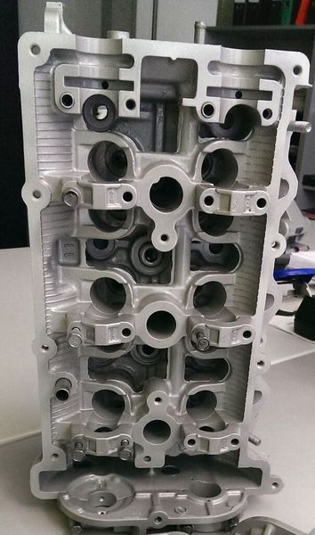 Die Lagerdeckelmontage wird überwiegend in der Automobilindustrie in den Fertigungslinien für Zylinderköpfe, -blöcke und Zylinderkopfhauben eingesetzt. (Bild: bartsch Gmbh)