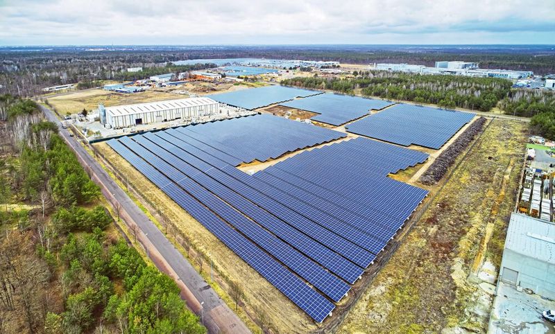 In den Solarparks des Unternehmens ASG Engineering kommt das offene Ökosystem PLCnext Technology von Phoenix Contact zum Einsatz. 